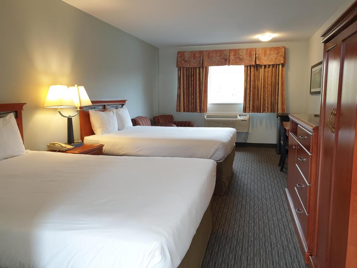 Riverland Inn & Suites カムループス エクステリア 写真
