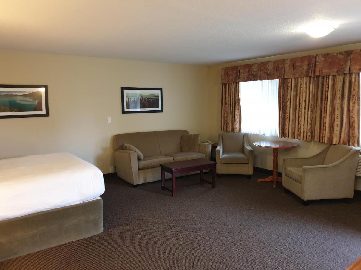 Riverland Inn & Suites カムループス エクステリア 写真