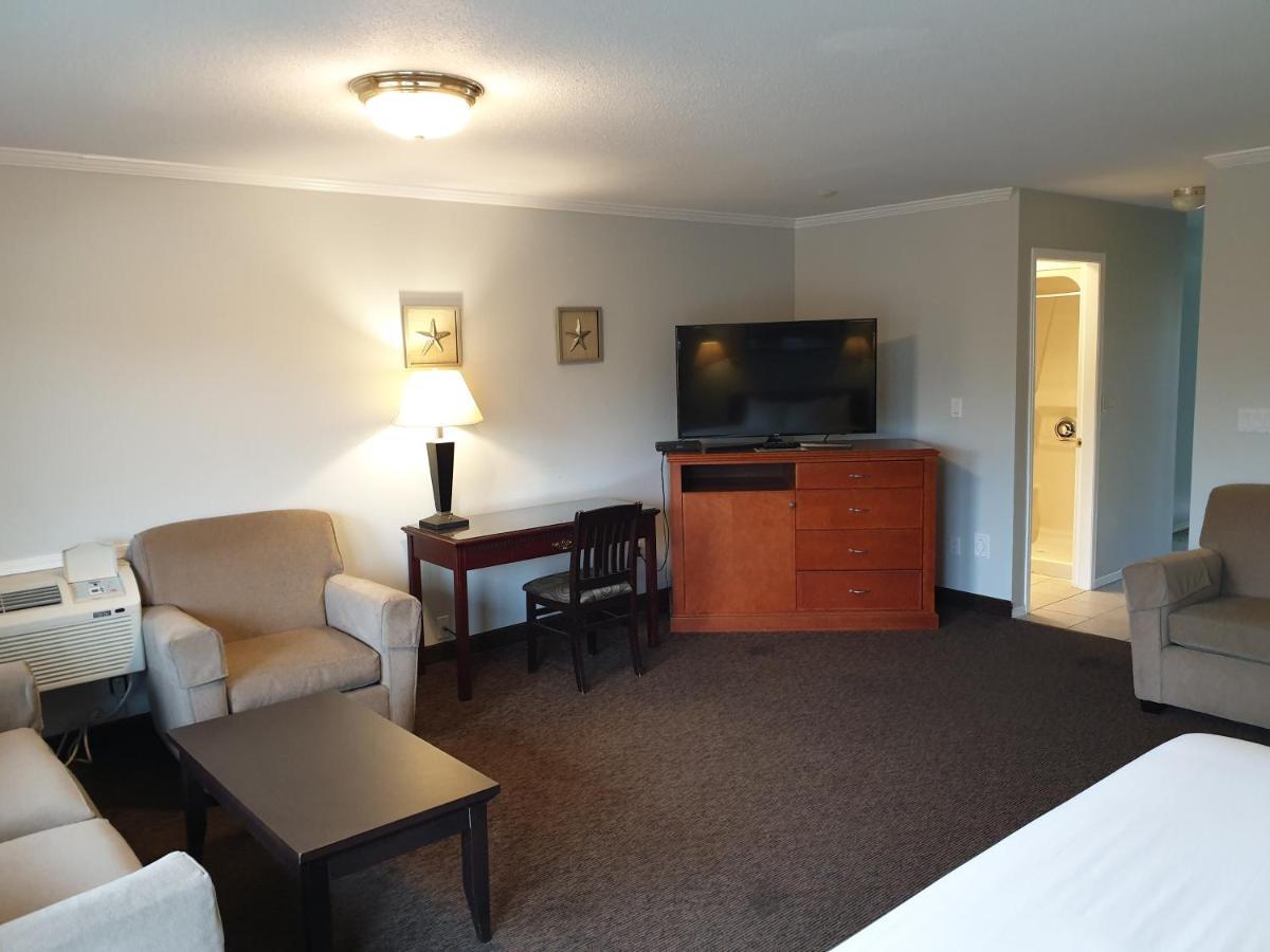 Riverland Inn & Suites カムループス エクステリア 写真