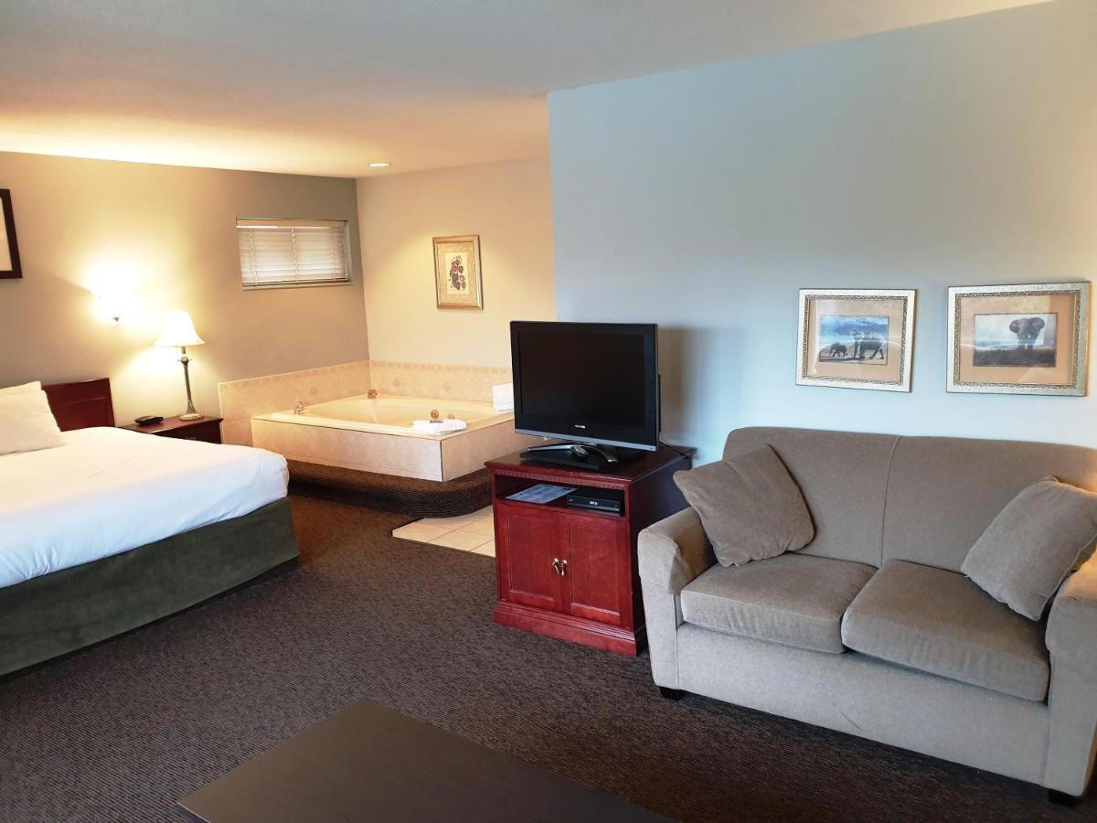 Riverland Inn & Suites カムループス エクステリア 写真