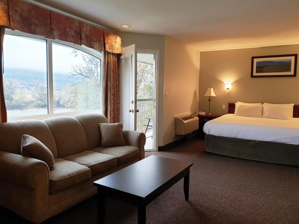 Riverland Inn & Suites カムループス エクステリア 写真