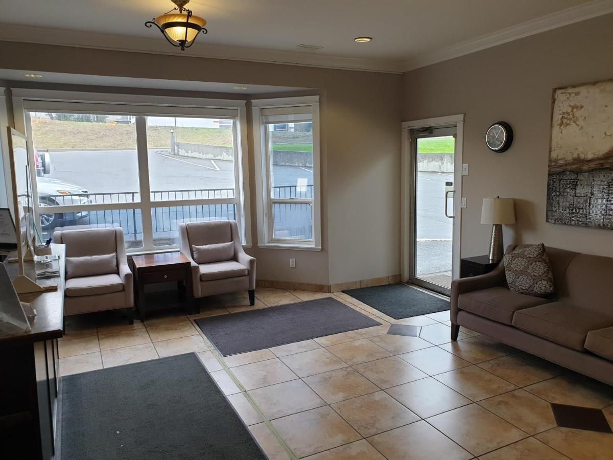 Riverland Inn & Suites カムループス エクステリア 写真