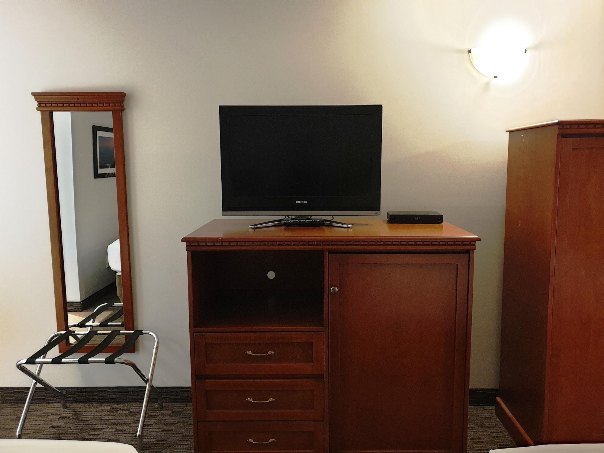 Riverland Inn & Suites カムループス エクステリア 写真