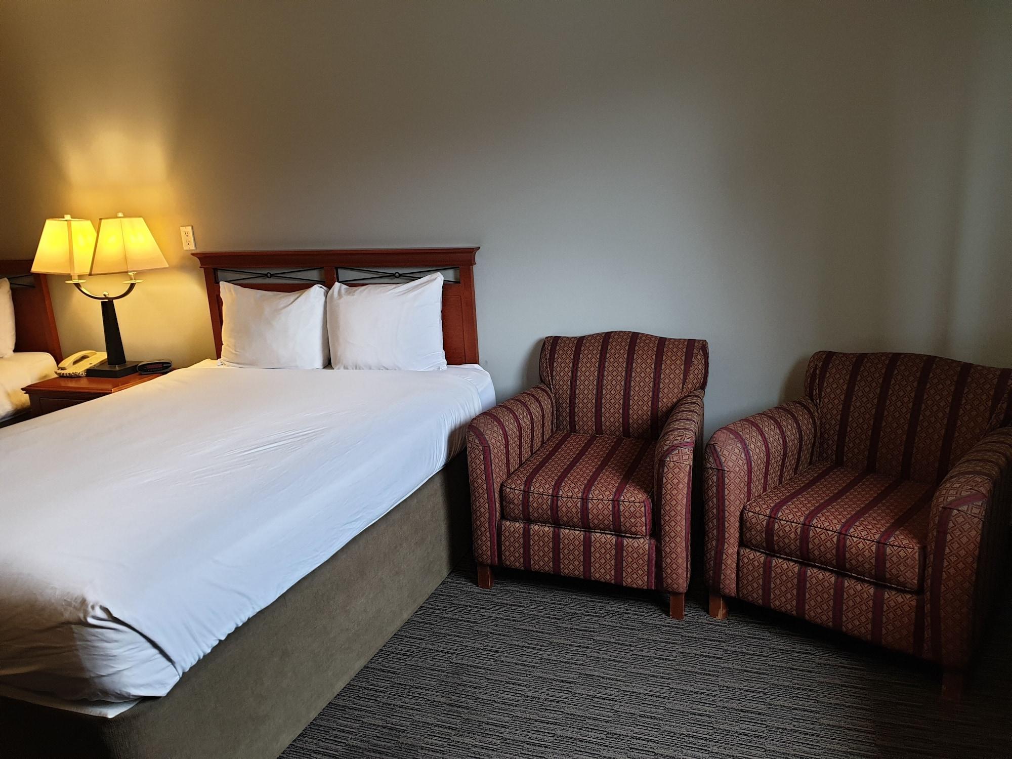 Riverland Inn & Suites カムループス エクステリア 写真