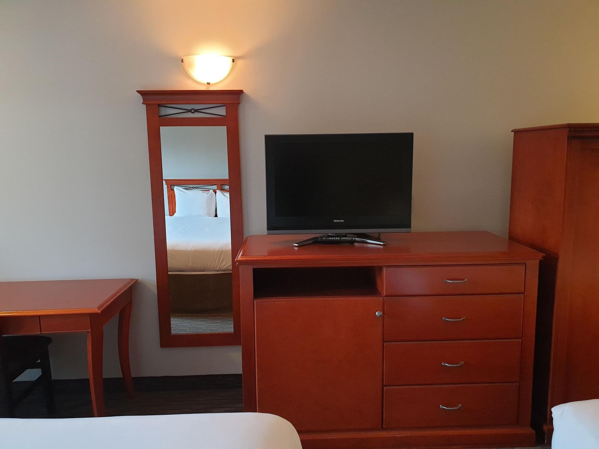 Riverland Inn & Suites カムループス エクステリア 写真