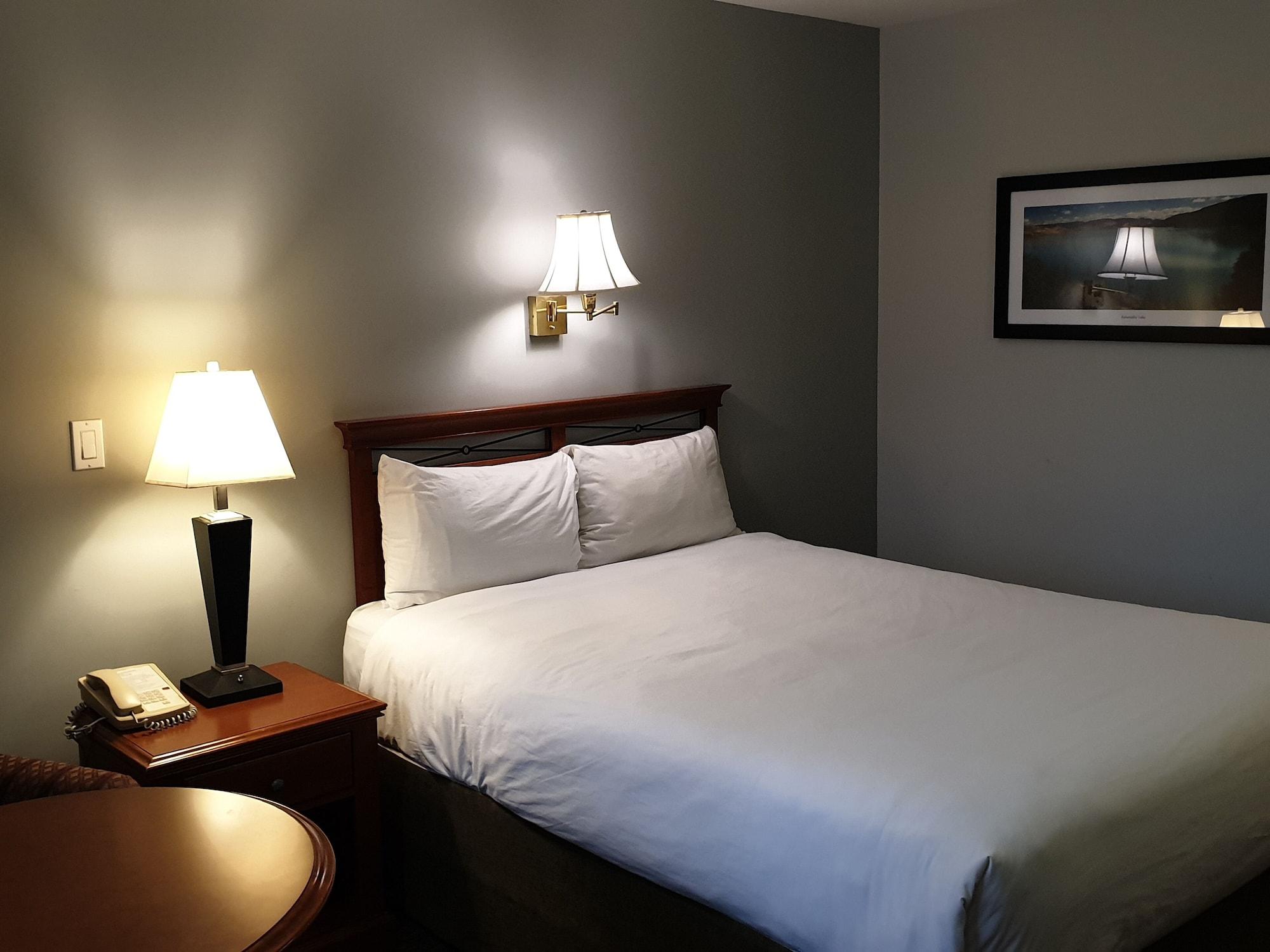Riverland Inn & Suites カムループス エクステリア 写真