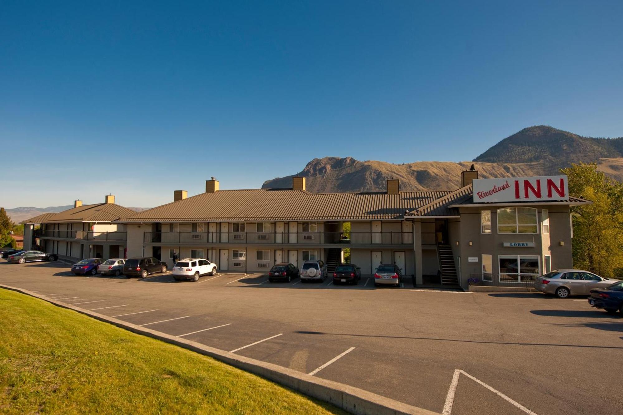 Riverland Inn & Suites カムループス エクステリア 写真